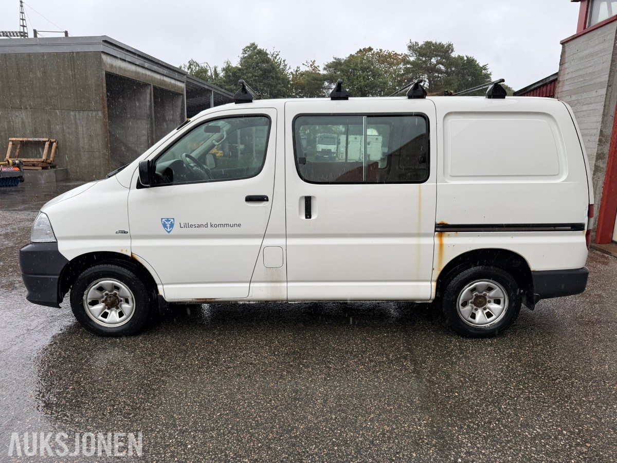 2011 Toyota HIACE 2.5-117 D 4WD - 90992 KM
