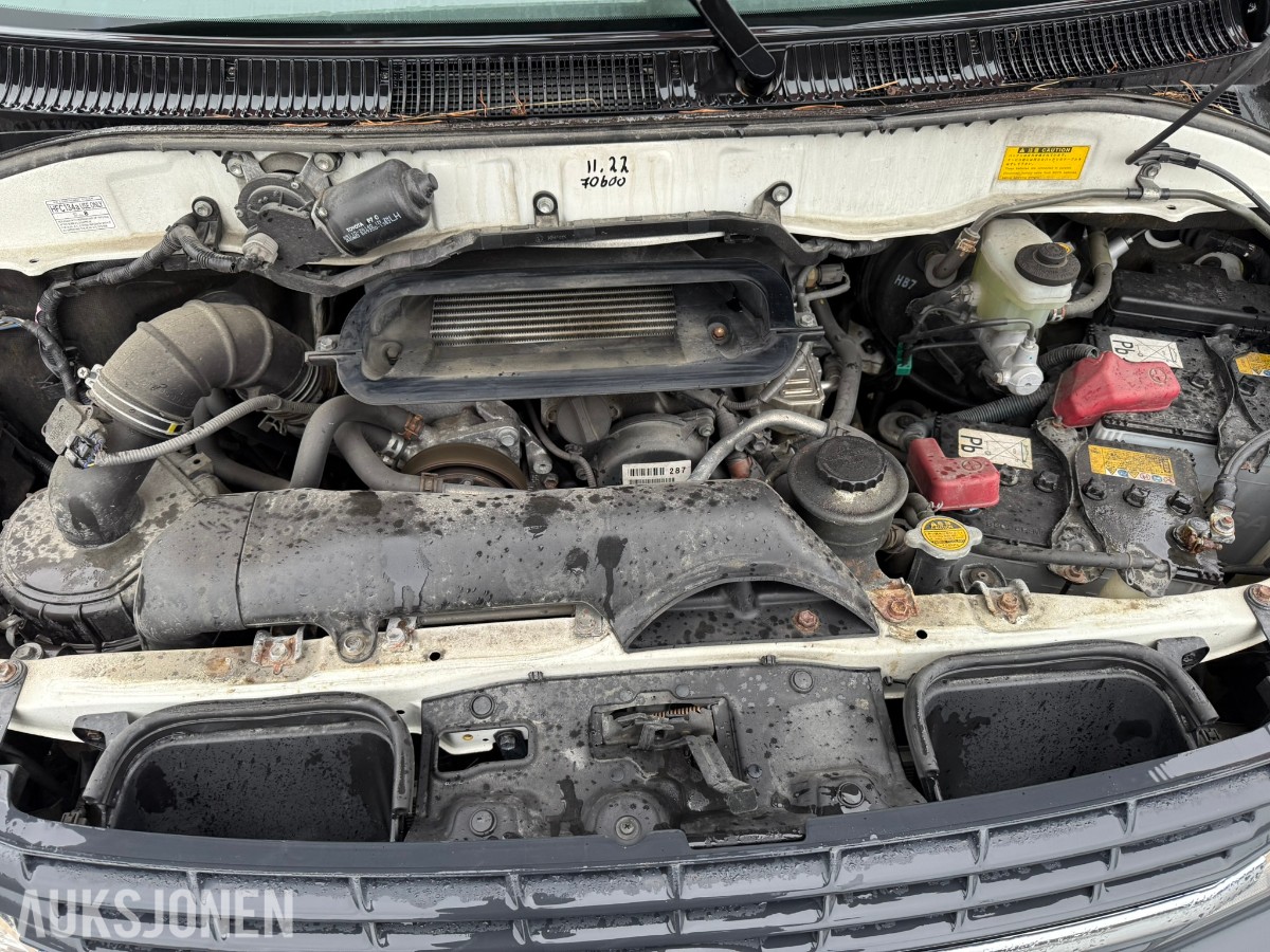 2011 Toyota HIACE 2.5-117 D 4WD - 90992 KM