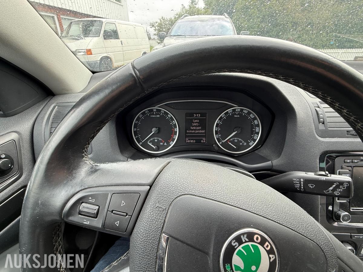 2012 Skoda Octavia 1.6 Diesel 105hk Automat, Cruisekontroll, Hengerfeste