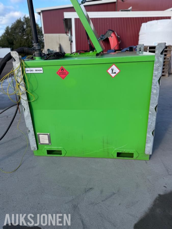 Vera tank 1000 liter Bensintank med 2 pumper