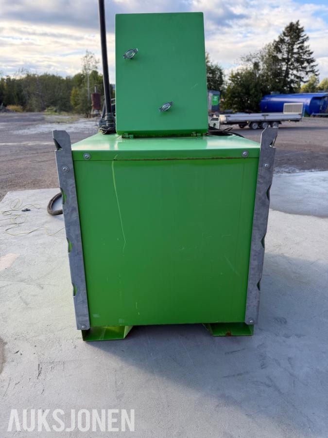 Vera tank 1000 liter Bensintank med 2 pumper