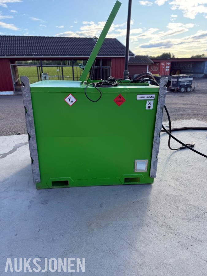 Vera tank 1000 liter Bensintank med 2 pumper