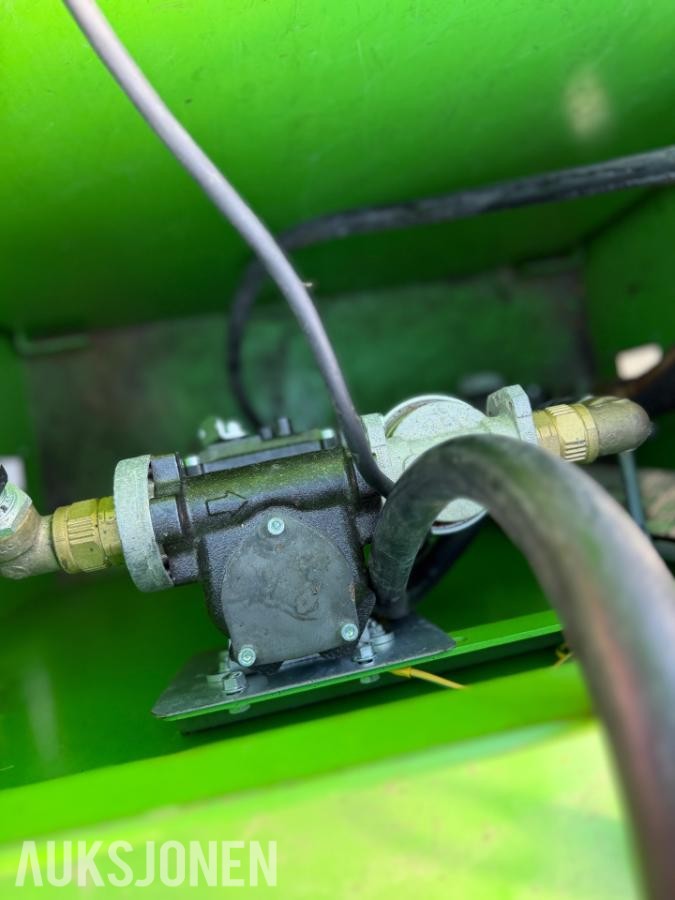 Vera tank 1000 liter Bensintank med 2 pumper