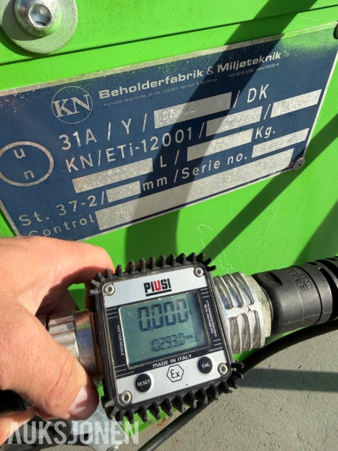 Vera tank 1000 liter Bensintank med 2 pumper