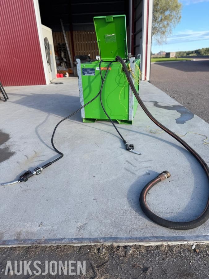 Vera tank 1000 liter Bensintank med 2 pumper