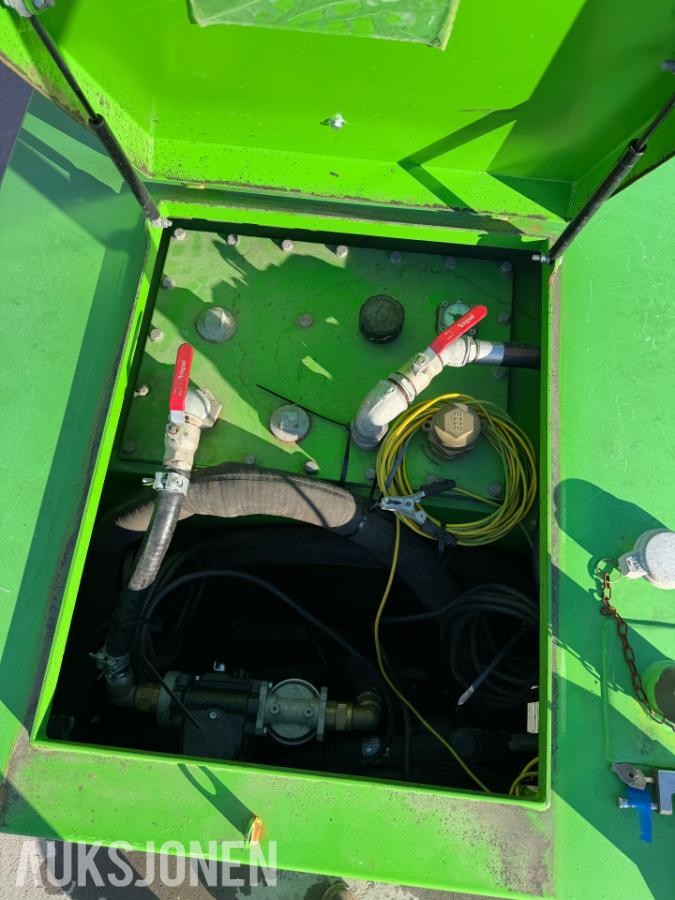 Vera tank 1000 liter Bensintank med 2 pumper
