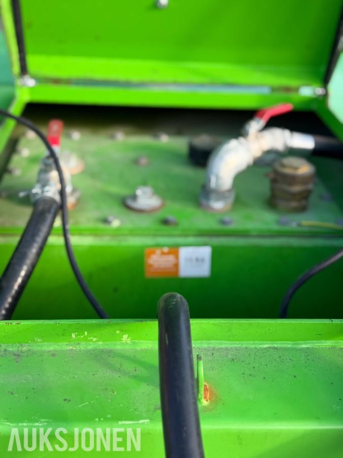 Vera tank 1000 liter Bensintank med 2 pumper