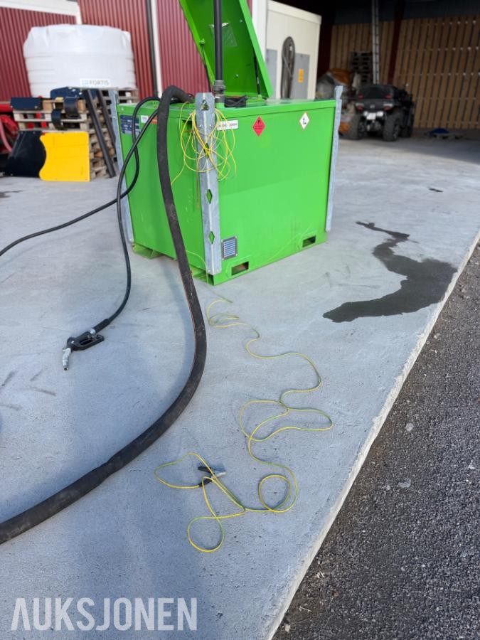 Vera tank 1000 liter Bensintank med 2 pumper