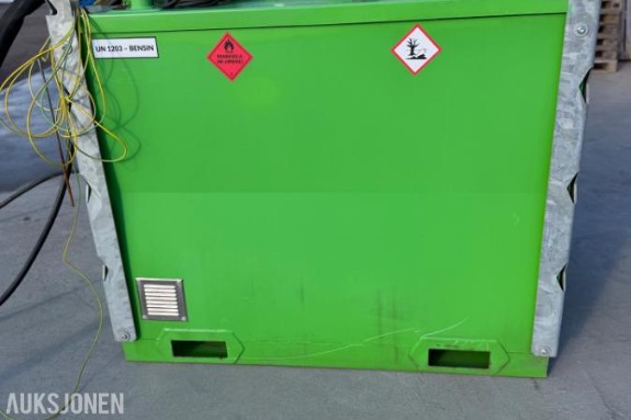 Vera tank 1000 liter Bensintank med 2 pumper