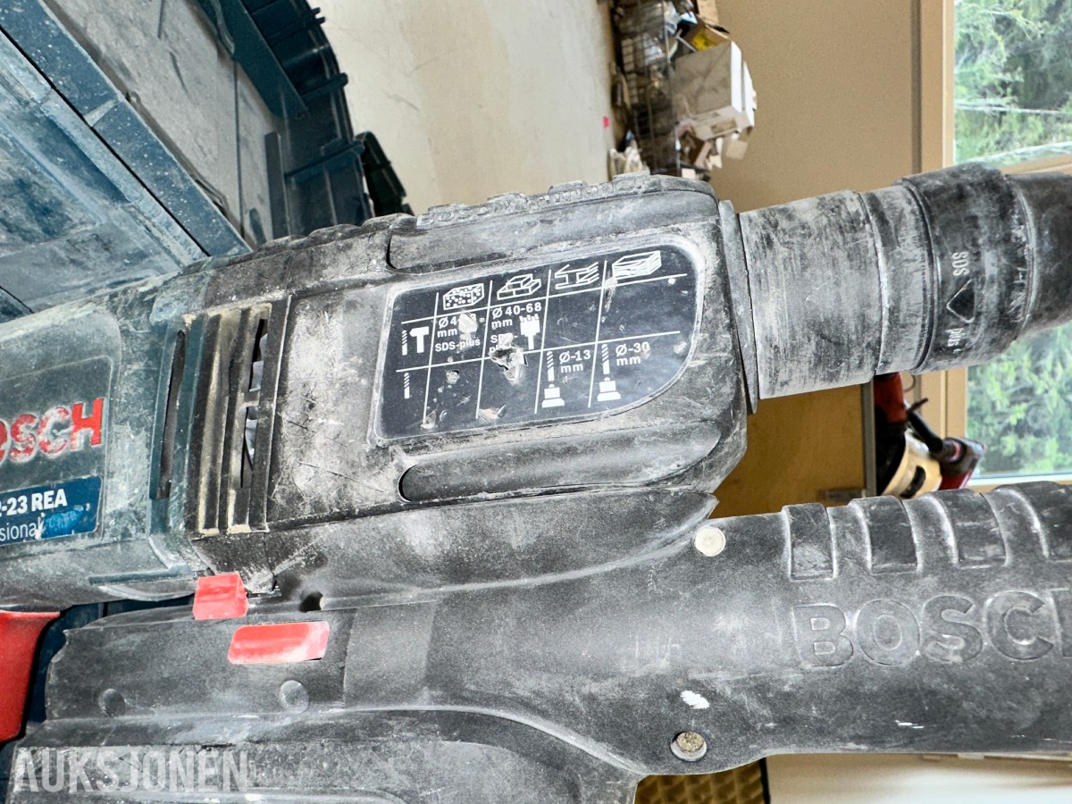 Bosch, Metabo, AEG og Hilti elektroverktøy med pipesett og tilbehør