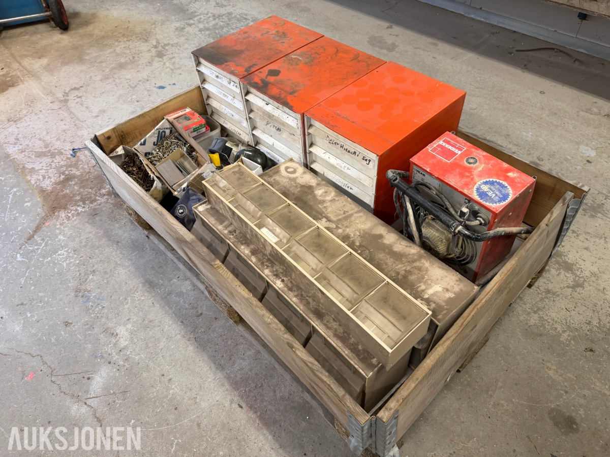 Parti med oppbevaringsskap - Varmeovn - Festemidler - Oppbevaringskasser