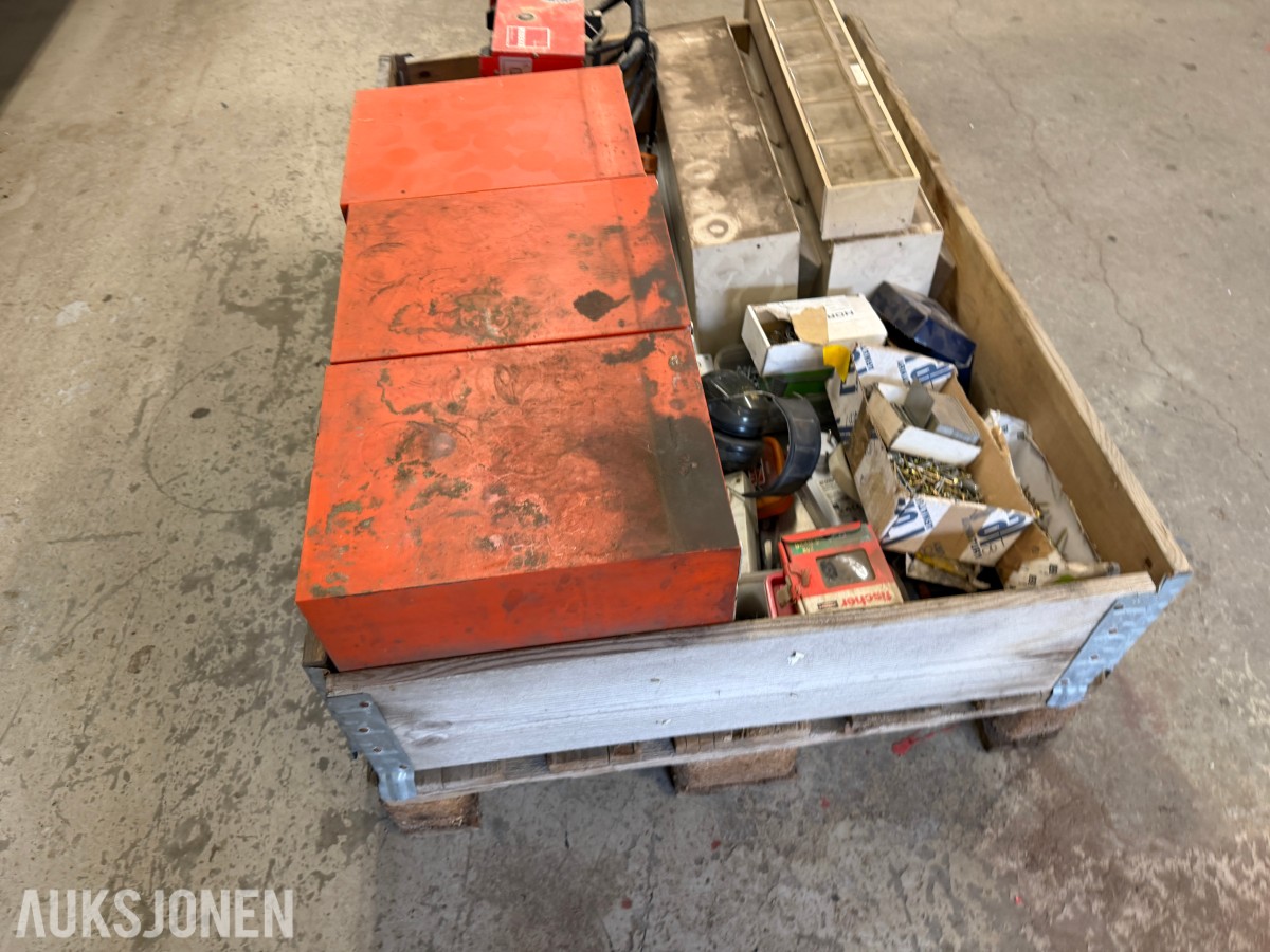 Parti med oppbevaringsskap - Varmeovn - Festemidler - Oppbevaringskasser