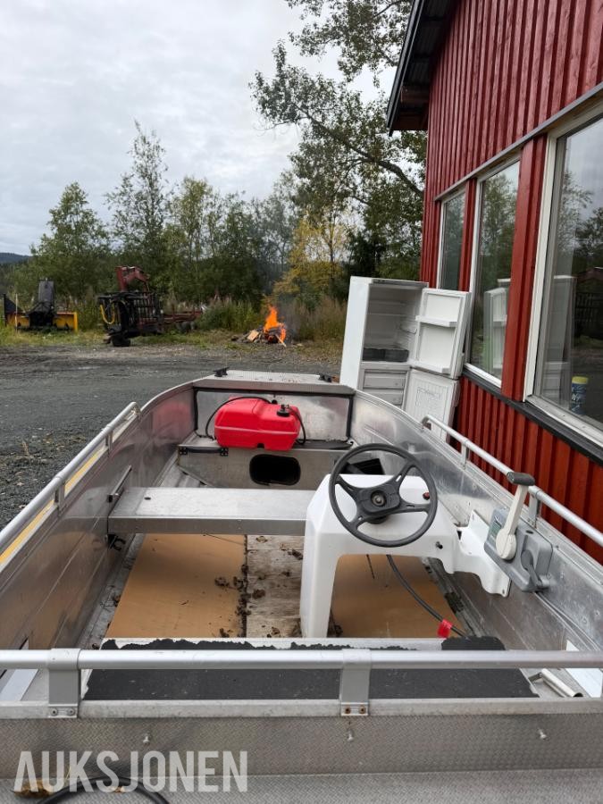 1999 Buster S båt med Yamaha 9.9hk 