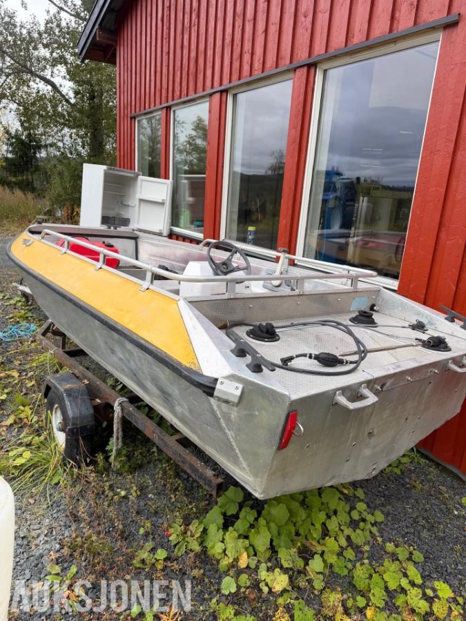 1999 Buster S båt med Yamaha 9.9hk 