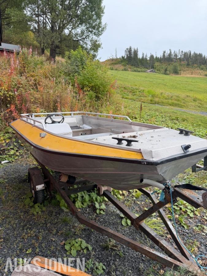 1999 Buster S båt med Yamaha 9.9hk 