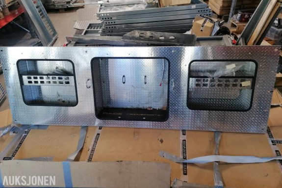 Ny front station/ oppbevaringshylle til Brian James Race Transporter 