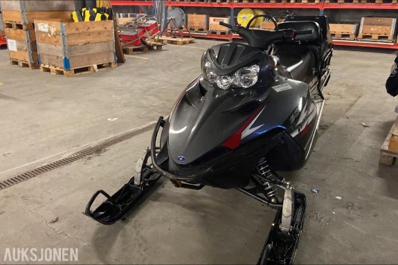 2014 Polaris 600 IQ Widetrak snøscooter med hengerfeste og bagasjeboks
