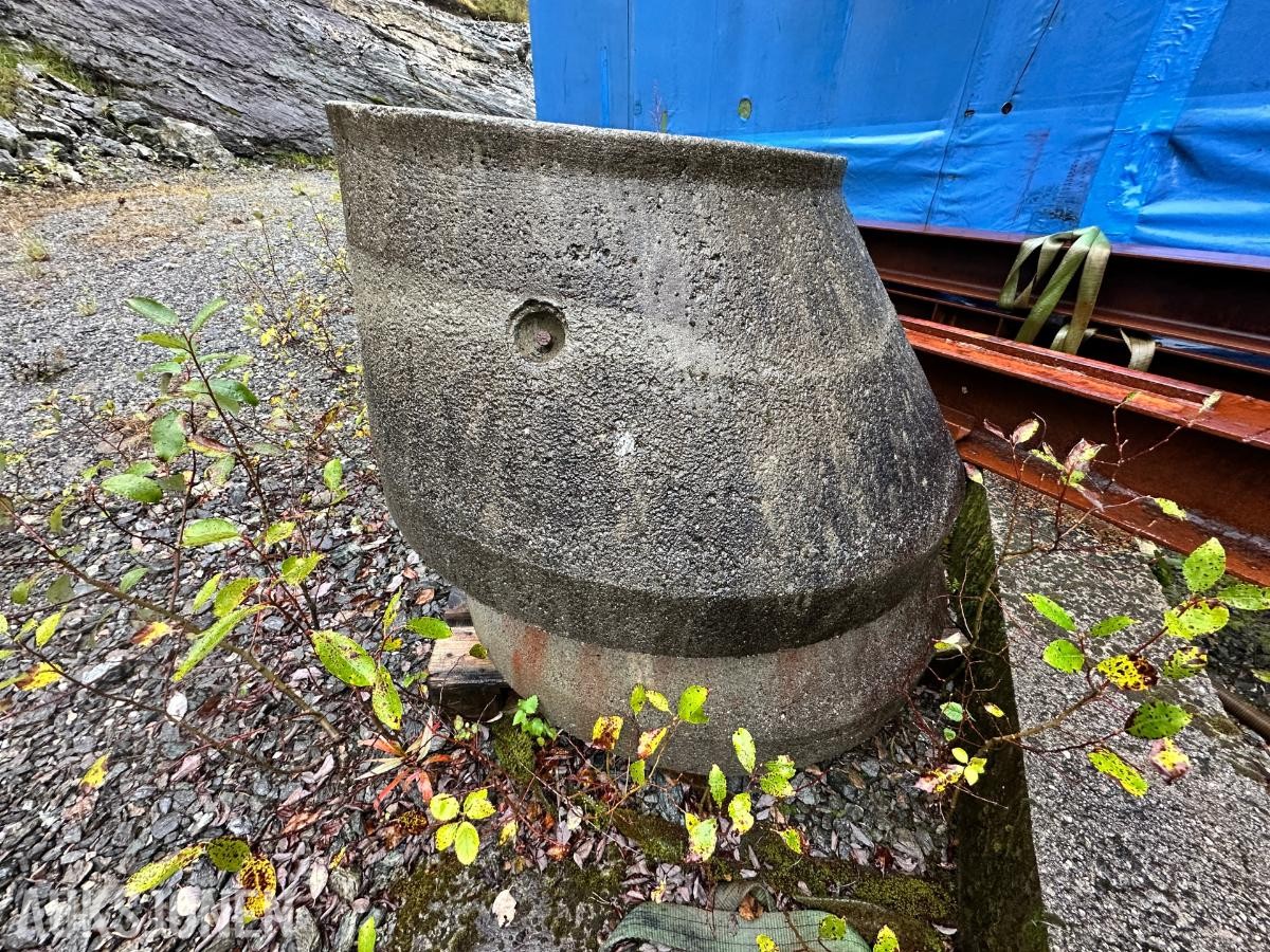 Parti med betongkummer og kumdeler – diverse størrelser og utførelser