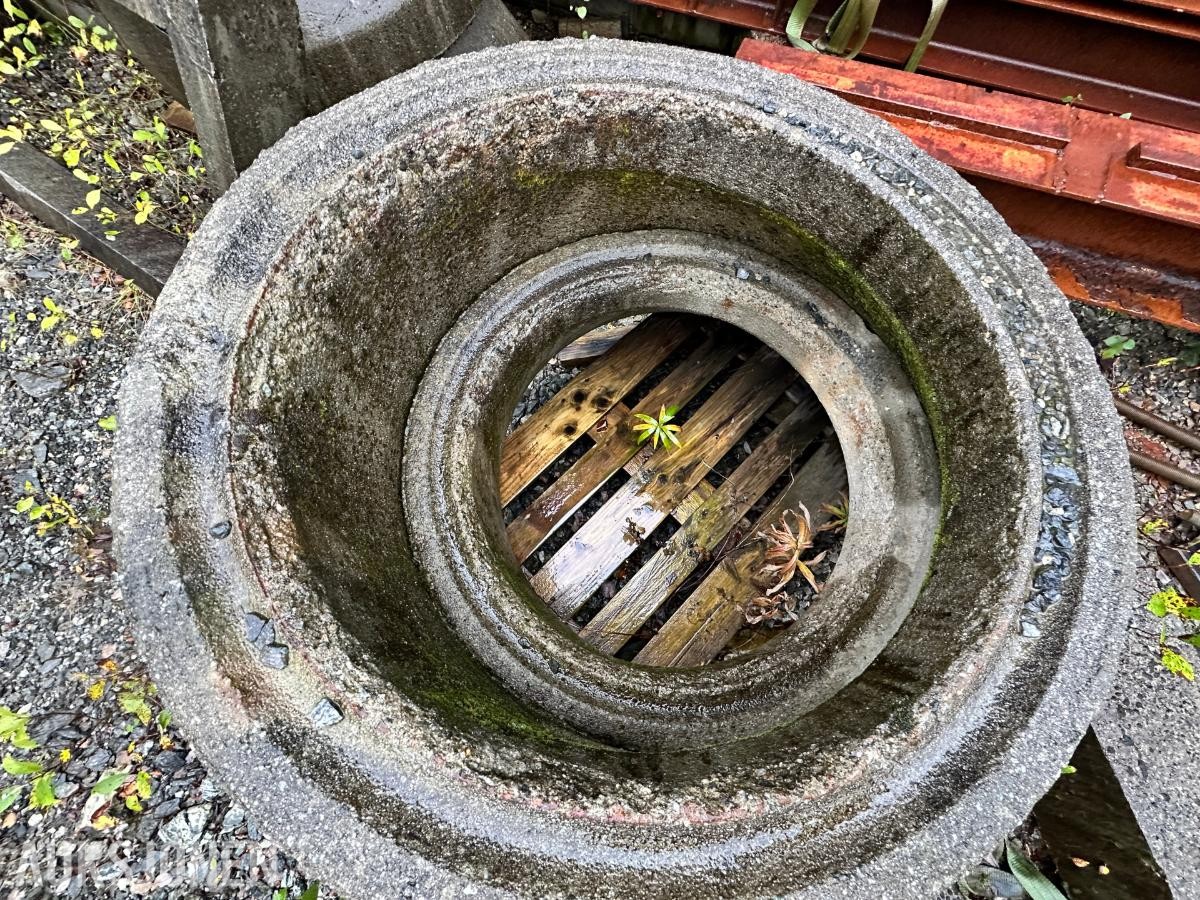Parti med betongkummer og kumdeler – diverse størrelser og utførelser