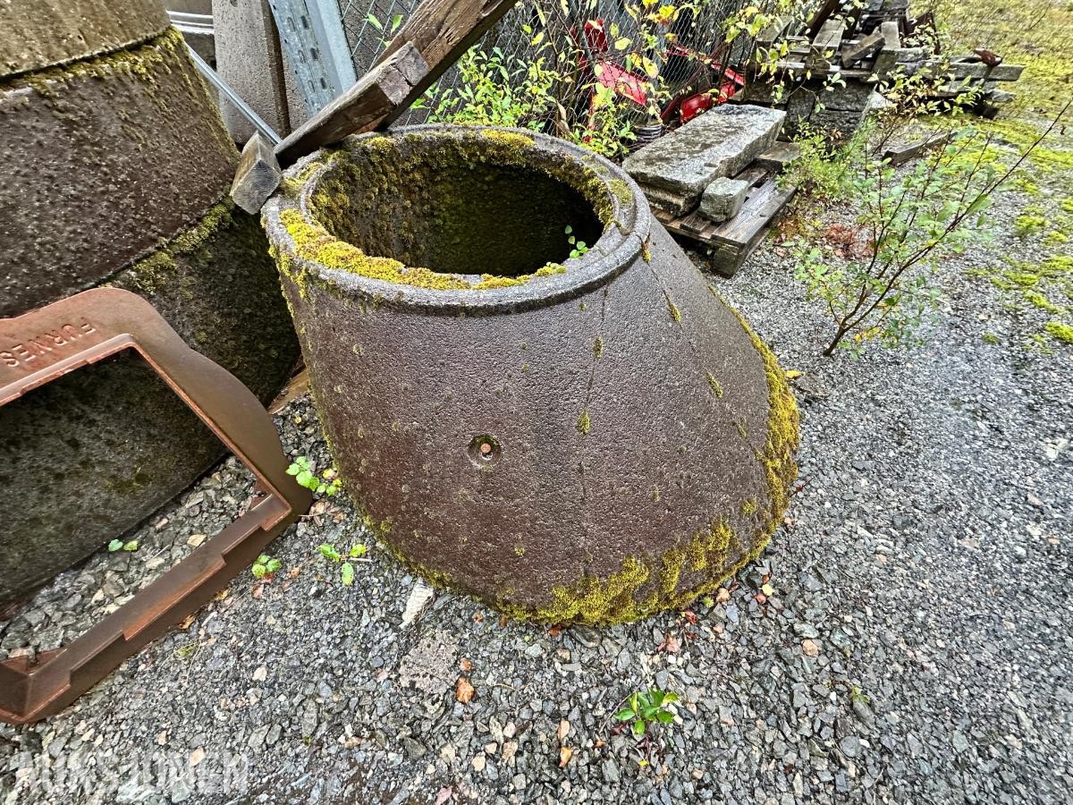 Parti med betongkummer og kumdeler – diverse størrelser og utførelser