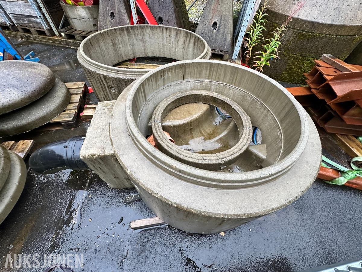 Parti med betongkummer og kumdeler – diverse størrelser og utførelser