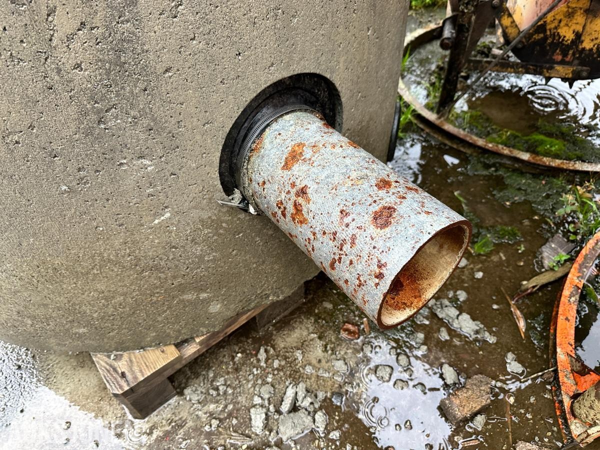 Parti med betongkummer og kumdeler – diverse størrelser og utførelser