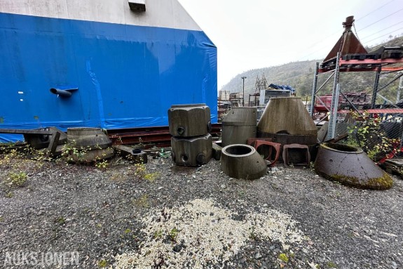 Parti med betongkummer og kumdeler – diverse størrelser og utførelser