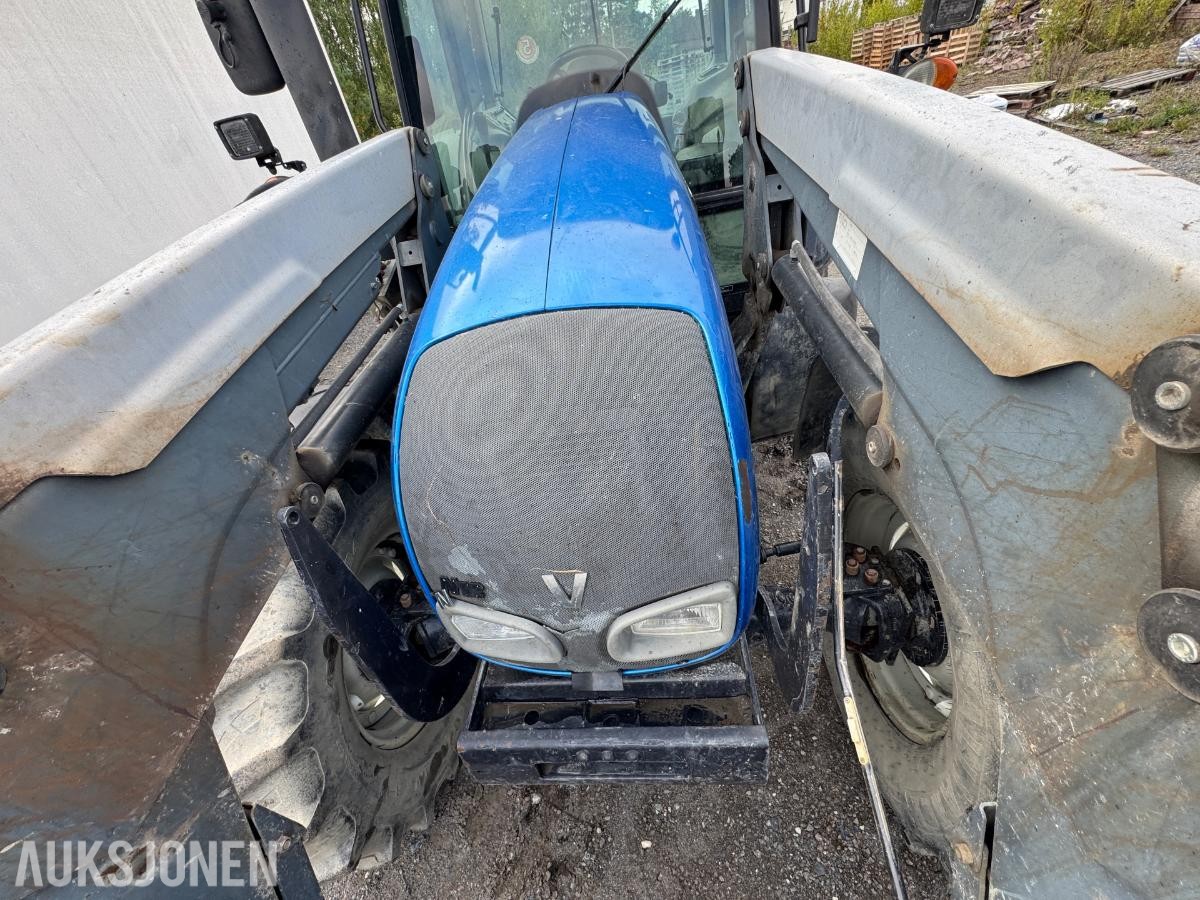 2009 Valtra N92 traktor med frontlaster og skuffe / 4327 timer