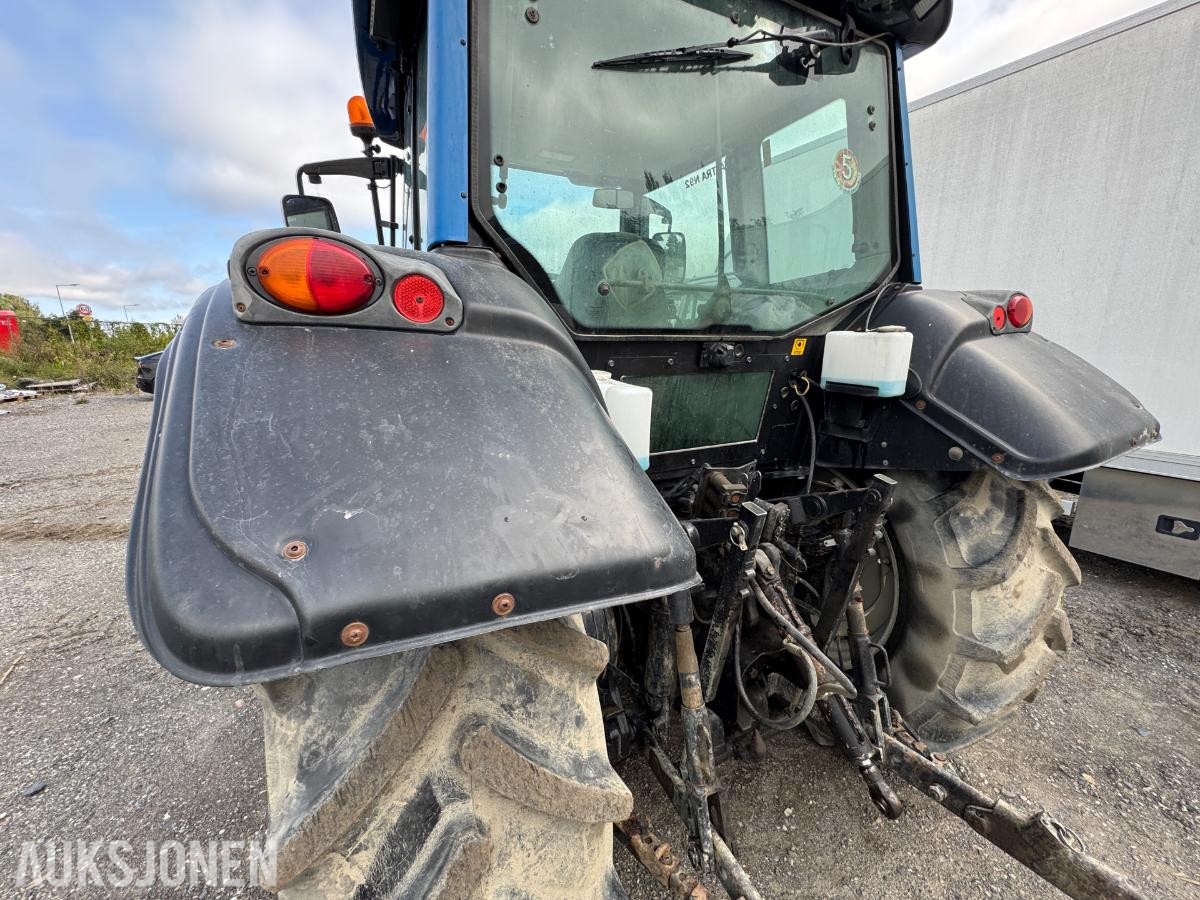 2009 Valtra N92 traktor med frontlaster og skuffe / 4327 timer