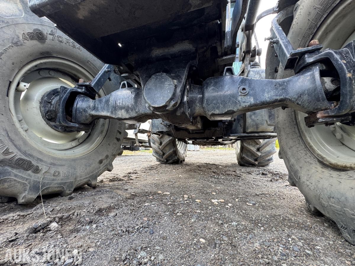 2009 Valtra N92 traktor med frontlaster og skuffe / 4327 timer
