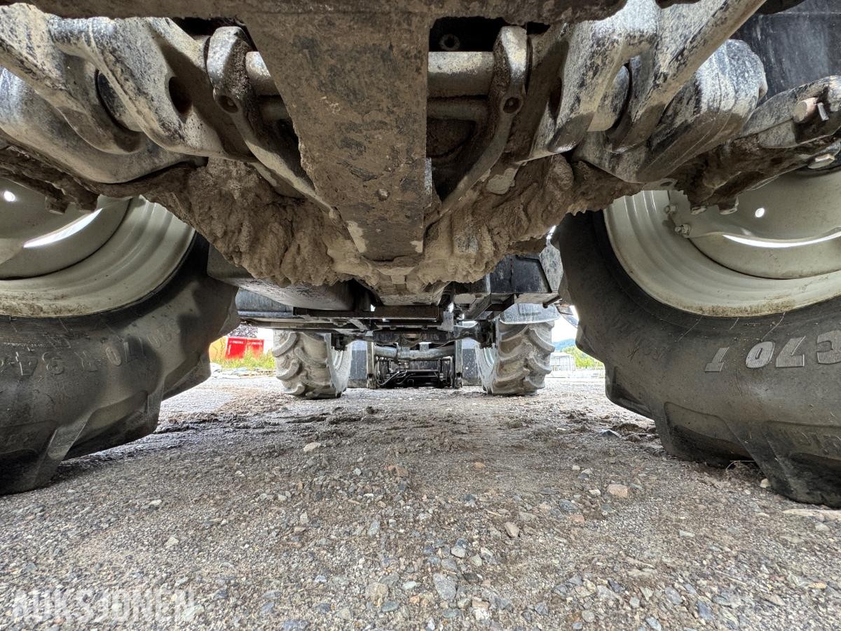 2009 Valtra N92 traktor med frontlaster og skuffe / 4327 timer