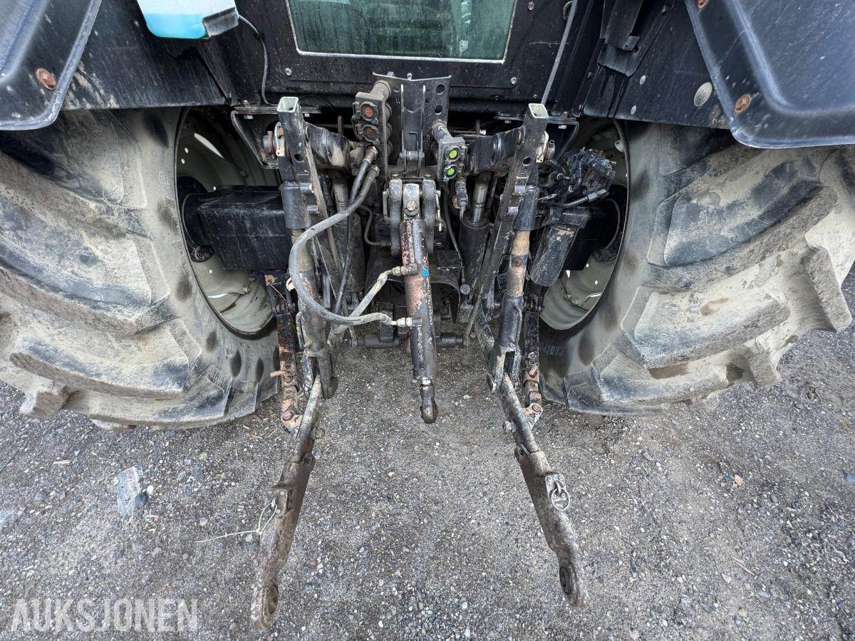 2009 Valtra N92 traktor med frontlaster og skuffe / 4327 timer