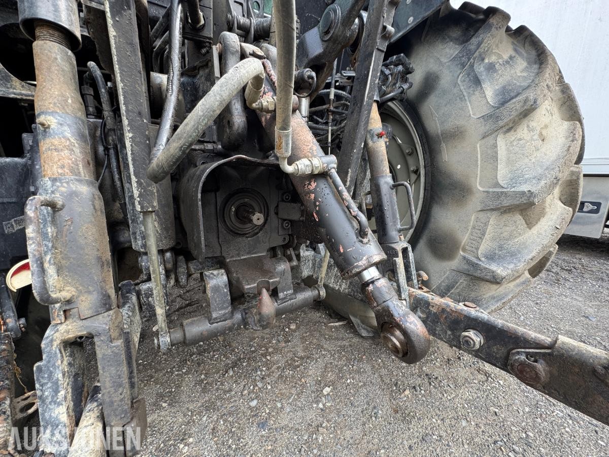 2009 Valtra N92 traktor med frontlaster og skuffe / 4327 timer