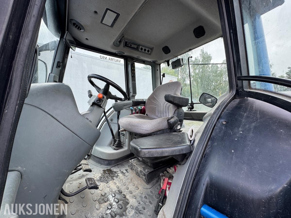 2009 Valtra N92 traktor med frontlaster og skuffe / 4327 timer