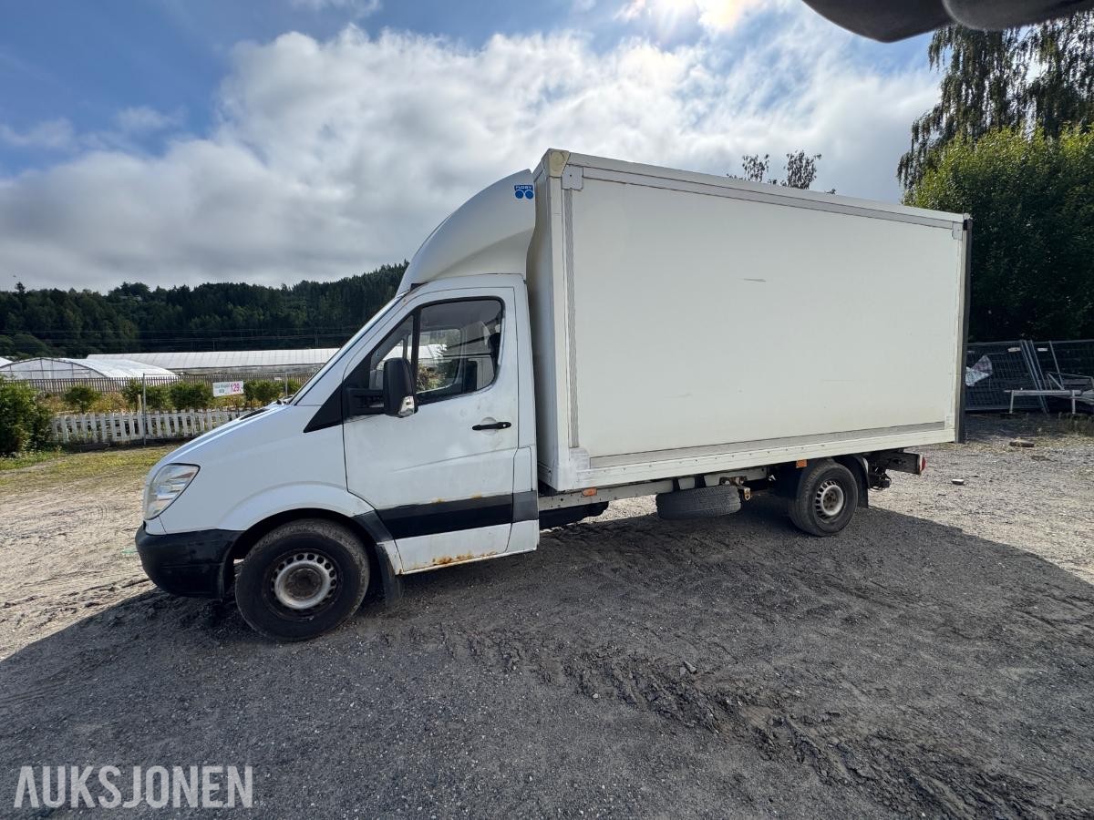 2010 Mercedes-Benz Sprinter 319 CDI 3.0-190D skapbil med bakløfter / 259914km