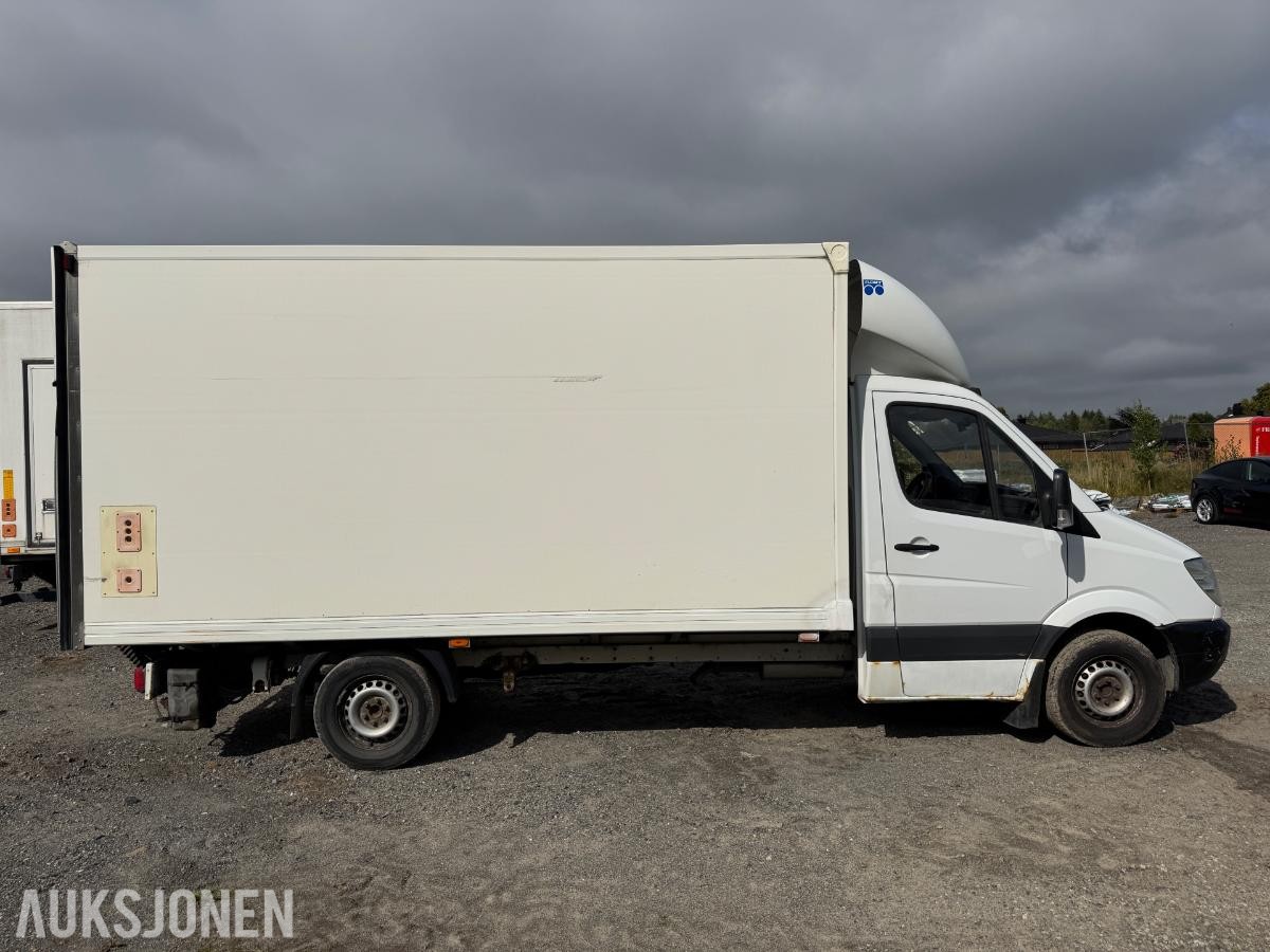 2010 Mercedes-Benz Sprinter 319 CDI 3.0-190D skapbil med bakløfter / 259914km