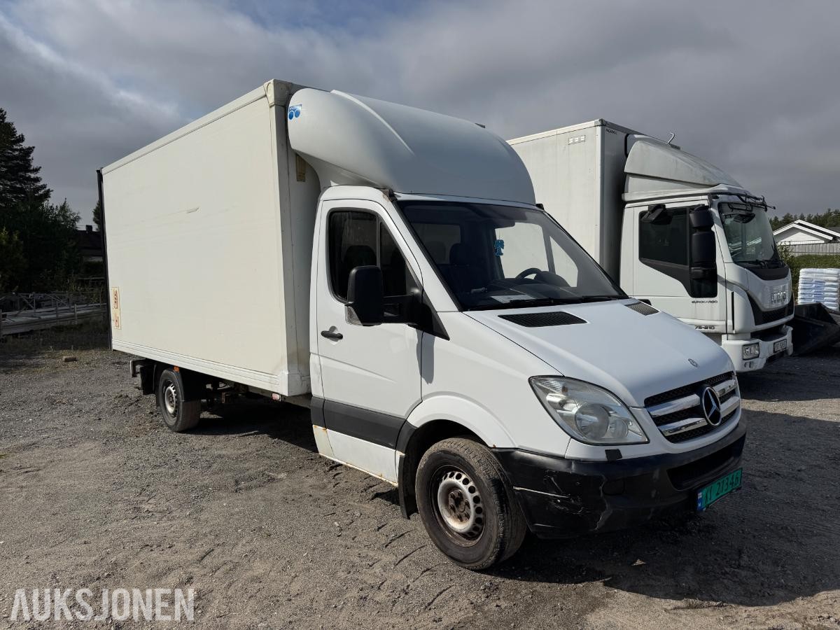 2010 Mercedes-Benz Sprinter 319 CDI 3.0-190D skapbil med bakløfter / 259914km