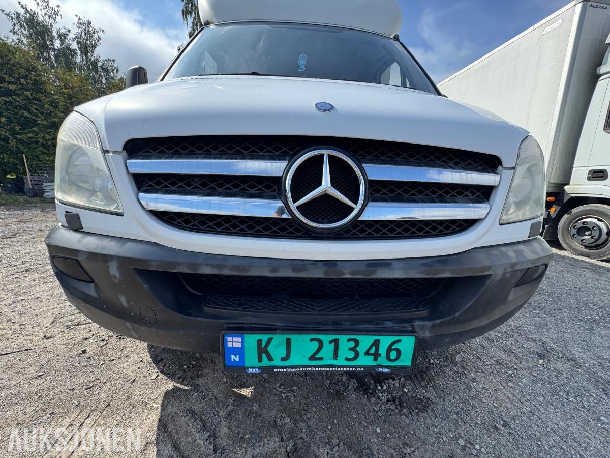 2010 Mercedes-Benz Sprinter 319 CDI 3.0-190D skapbil med bakløfter / 259914km