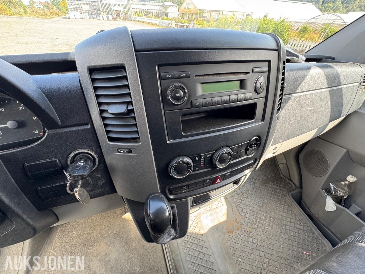 2010 Mercedes-Benz Sprinter 319 CDI 3.0-190D skapbil med bakløfter / 259914km