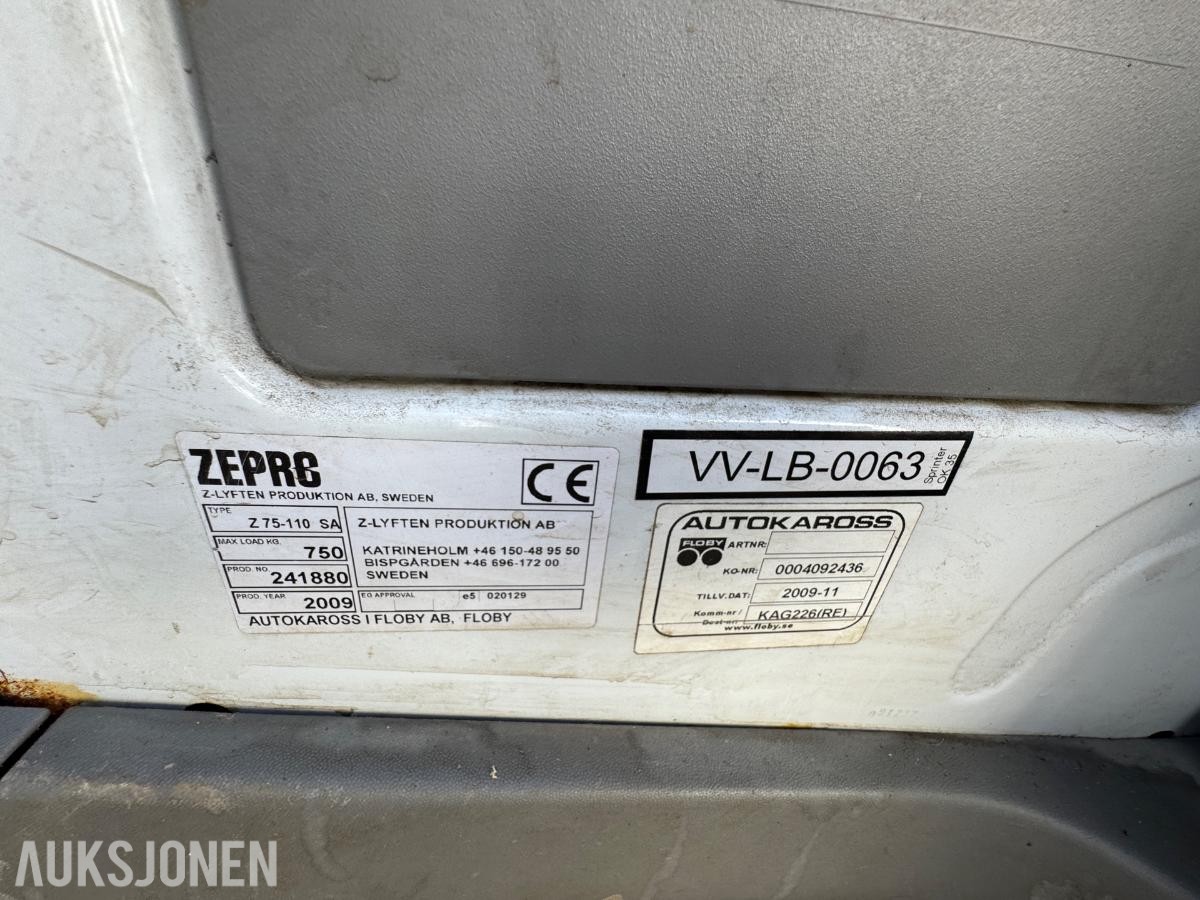 2010 Mercedes-Benz Sprinter 319 CDI 3.0-190D skapbil med bakløfter / 259914km