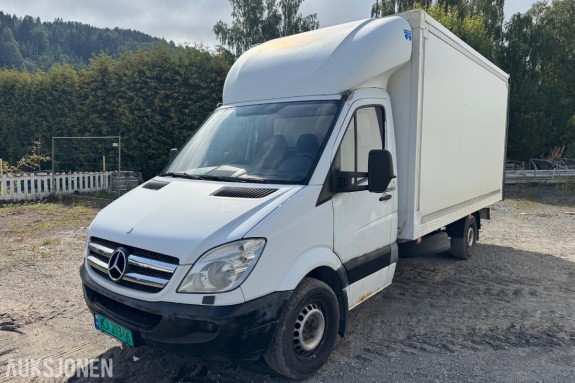 2010 Mercedes-Benz Sprinter 319 CDI 3.0-190D skapbil med bakløfter / 259914km