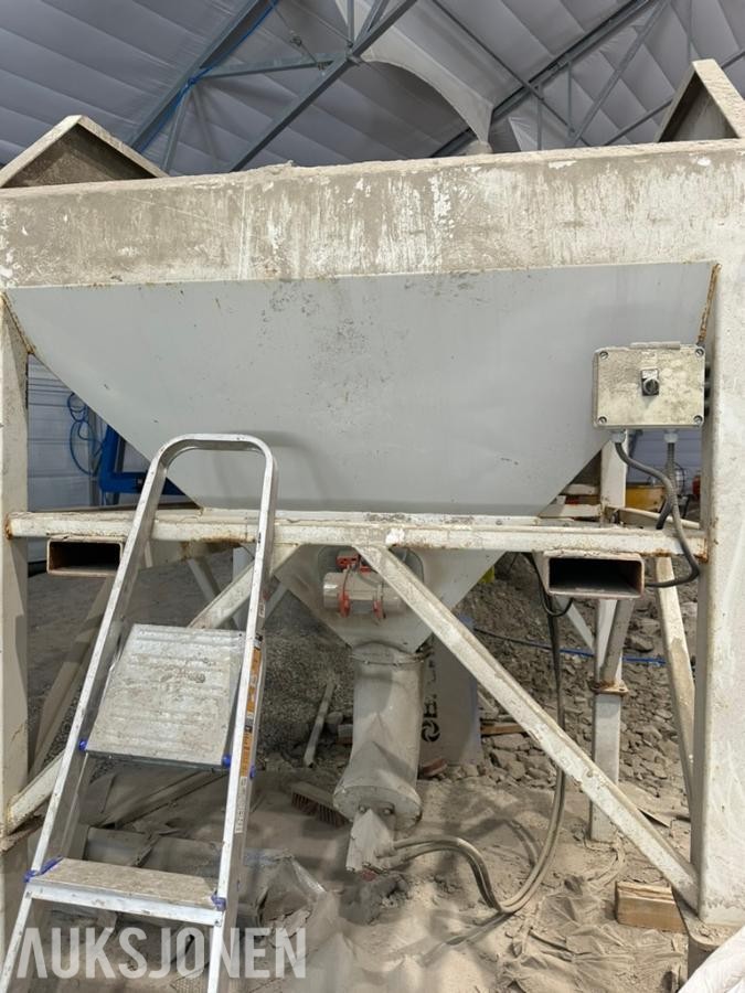 2021 BLEND E025 BETONGSTASJON