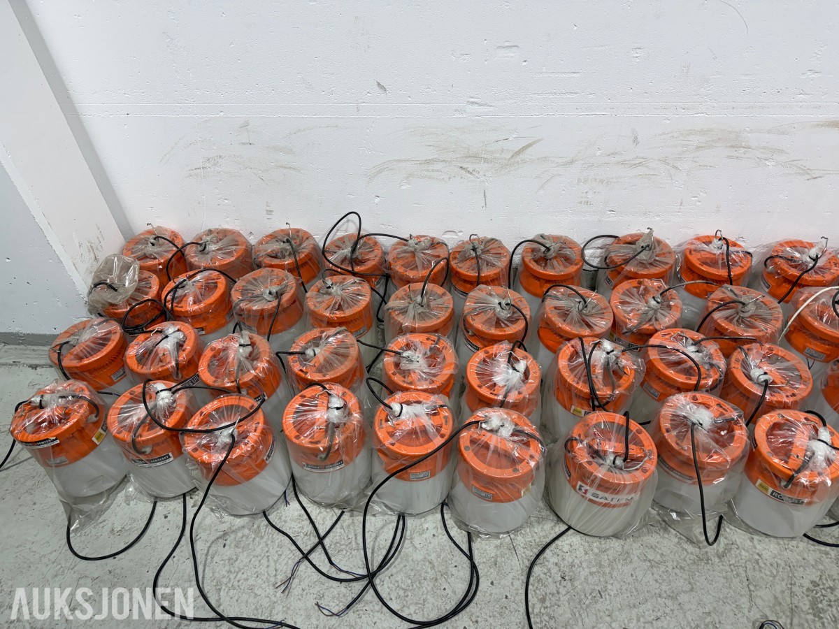 48.stk Mberg LED-arbeidslamper med fordelingsskap 230V–48V