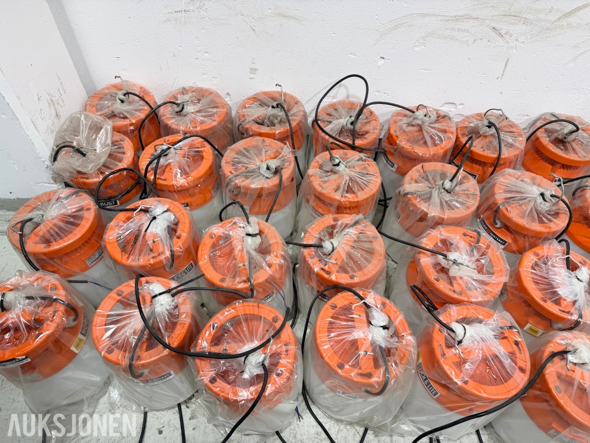 48.stk Mberg LED-arbeidslamper med fordelingsskap 230V–48V
