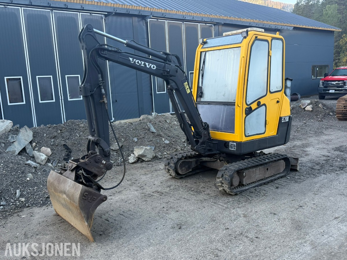 2006 Volvo EC20B XTV minigraver med 3 skuffer