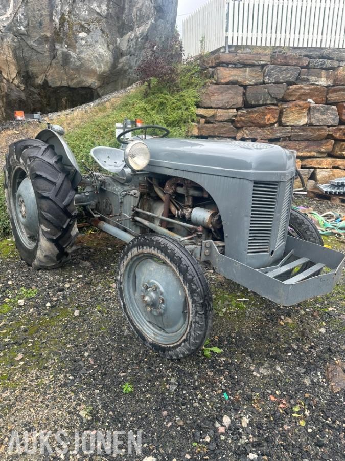 Massey Ferguson TE 20 MVA FRI TRAKTOR