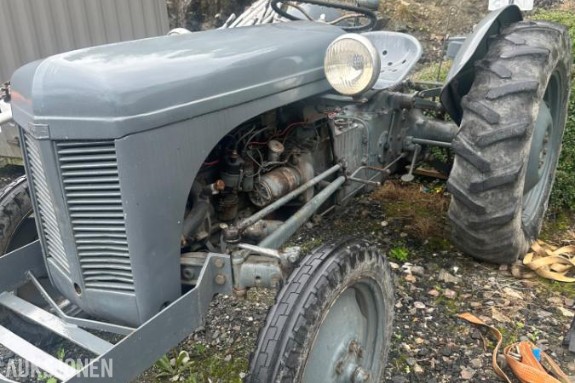 Massey Ferguson TE 20 MVA FRI TRAKTOR