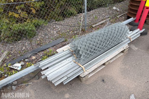 Champion T-stolper 200 cm varmgalvanisert - med tilspisset ende - hullrekke i flensen - kveil med flettverksnetting