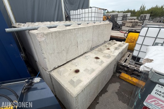 16 stk Betongklosser/Betonggris med knott og spor - 160 x 80 x 80 cm