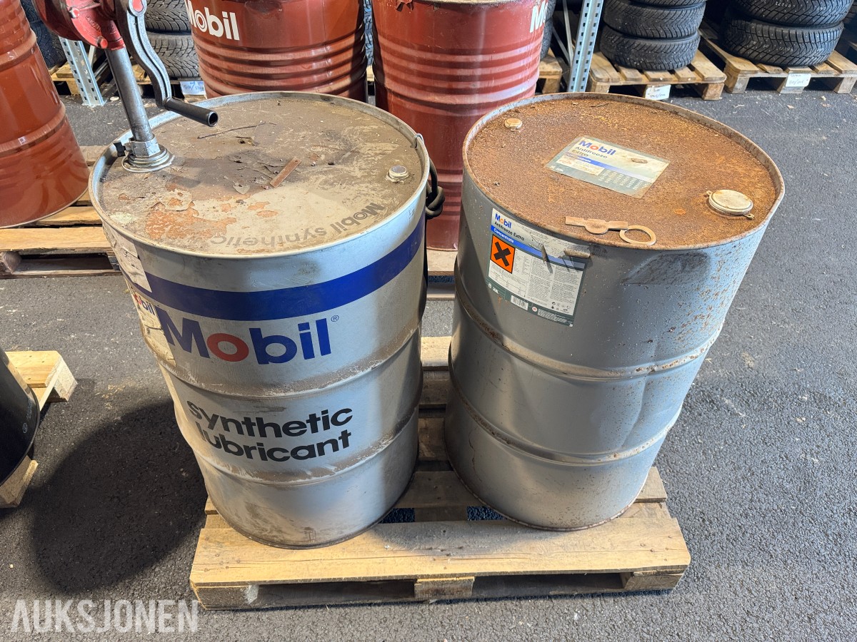 2 stk fat - Mobil ATF SHC / Antifreeze (automatgirolje/kjølevæske)